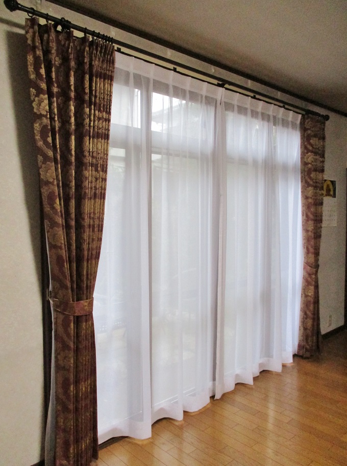 内窓を付けたとき、カーテンレールをどう取付けるか。