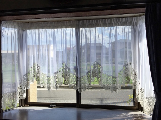 窓装飾プランナー試験のわたしなりのコツ と 出窓のレースカーテンのご紹介 岐阜県 大垣市のオーダーカーテン じゅうたん リフォームの しかの