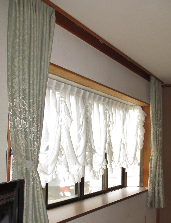 出窓のレースカーテンの取替え 岐阜県 大垣市のオーダーカーテン じゅうたん リフォームの しかの