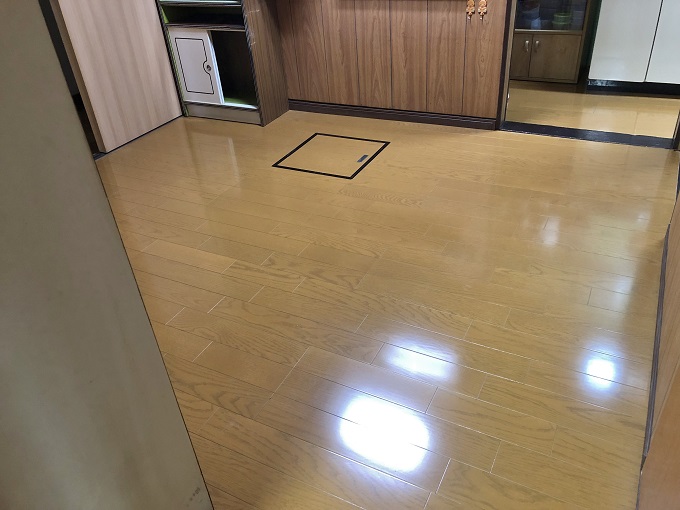 引き続きキッチンの床工事