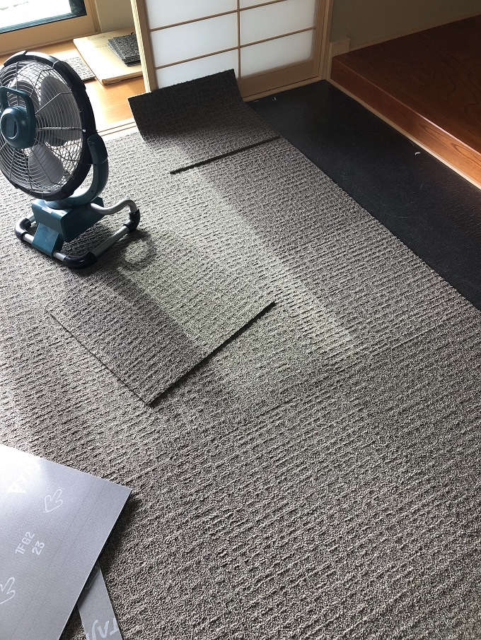 タイルカーペットの下にアンダーレイシート