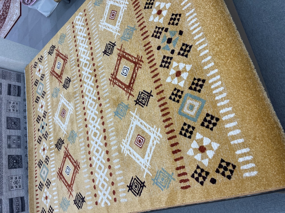 ウィルトン織りカーペットのラグサイズも入荷してます